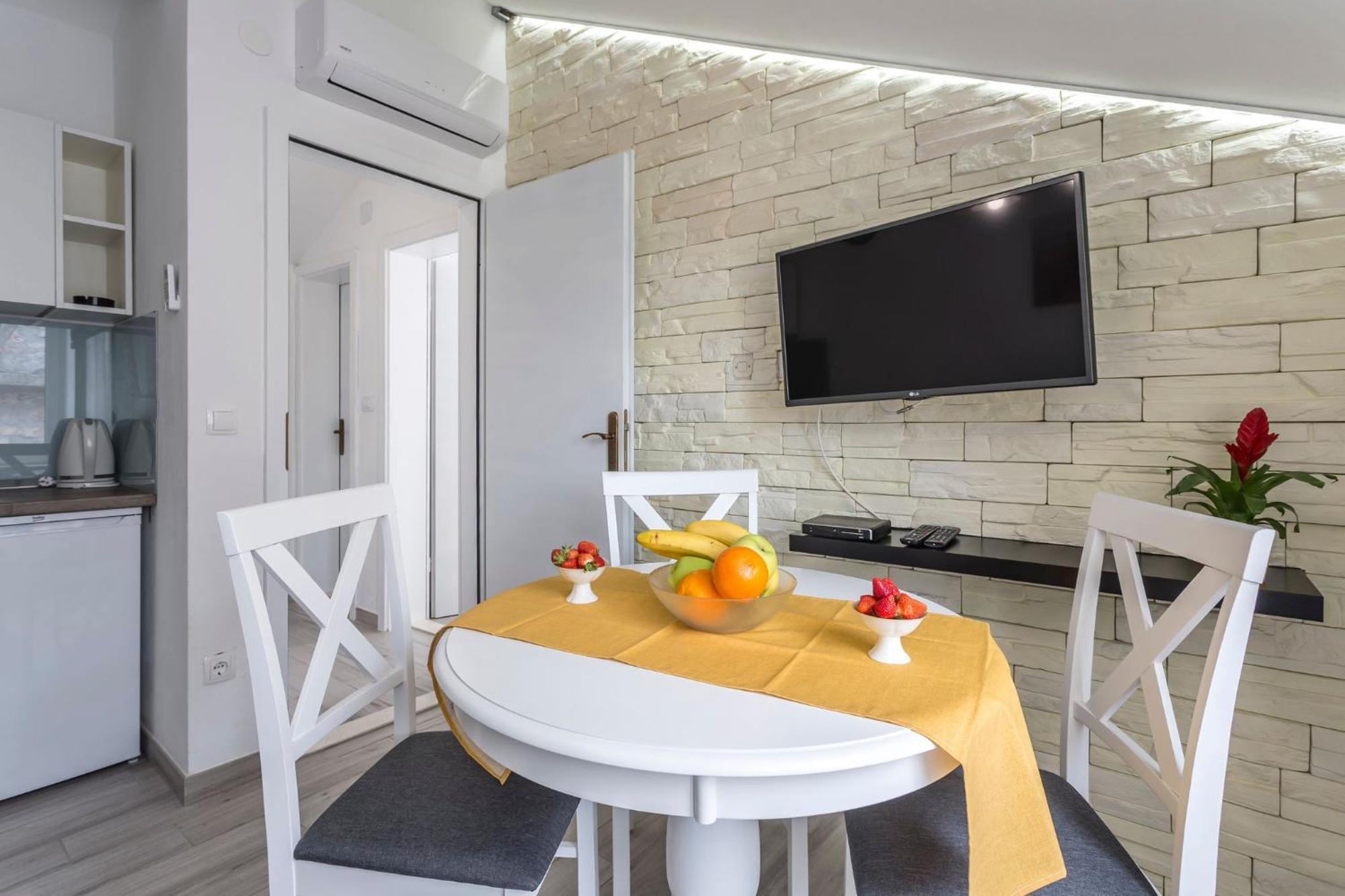 Riva Apartments Villa Thalia - Milna, Brac Milna  Εξωτερικό φωτογραφία